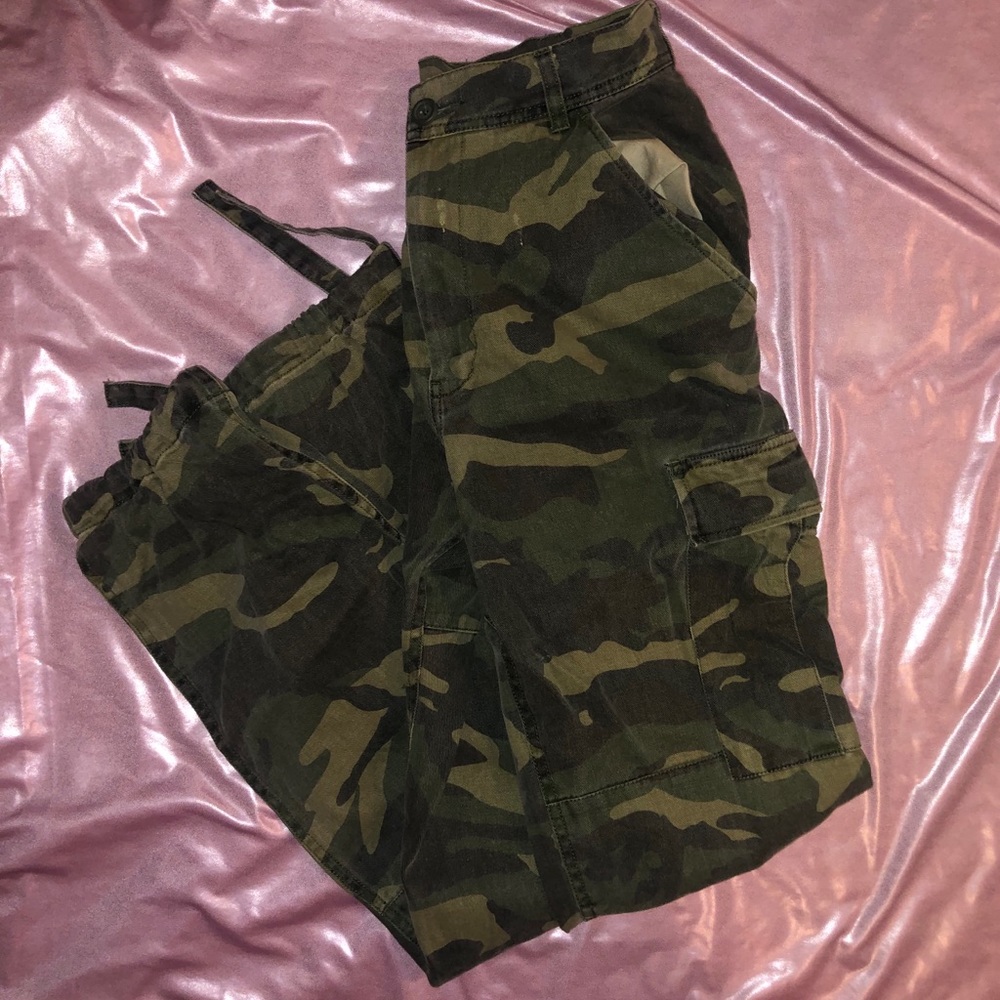 Brandy Melville camo cargo pants